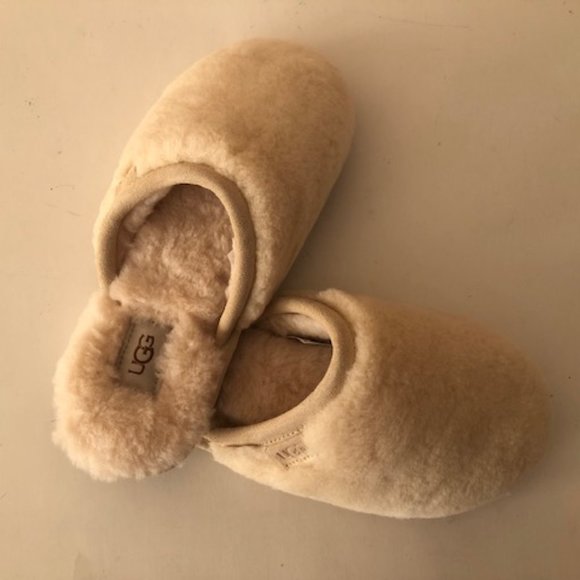 UGG Fluffette Slipper. Size: 7, 8, 9, 10 - Picture 12 of 12